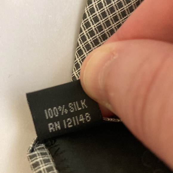 Calvin Klein Black & White Tie 100% Silk - Picture 4 of 4